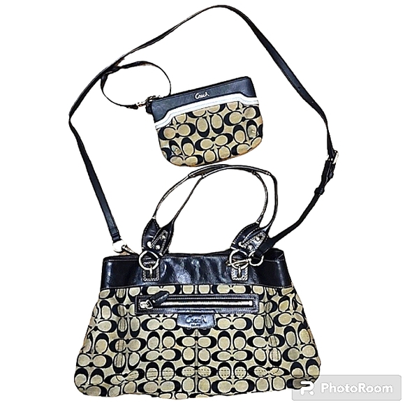 COACH 2 PIECE AUTH SIGNATURE PENELOPE  CROSSBODY TOTE W/ WRISTLET SET EUC - Picture 10 of 15